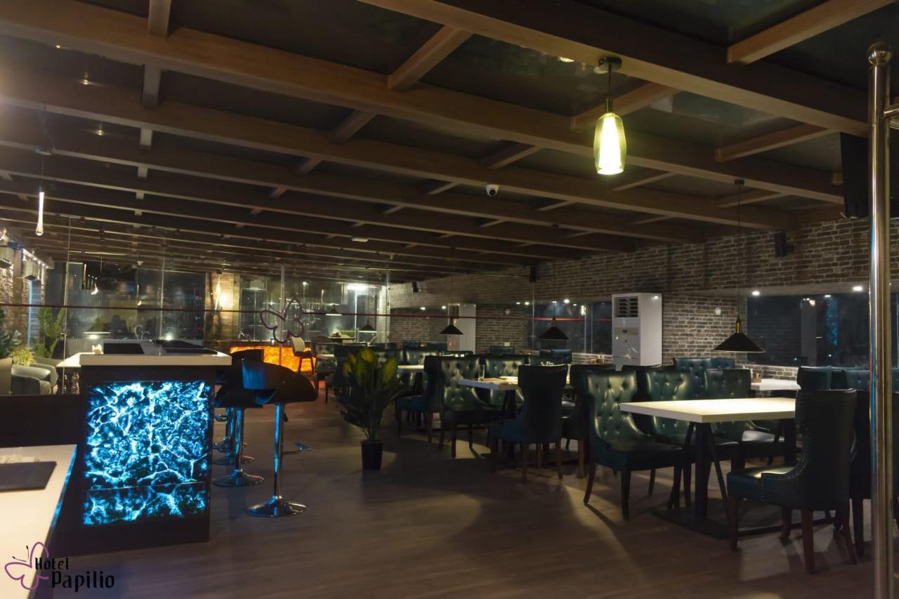 Hotel Papilio Māldah Exteriör bild