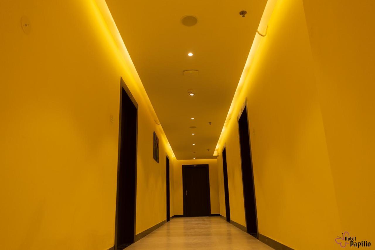 Hotel Papilio Māldah Exteriör bild